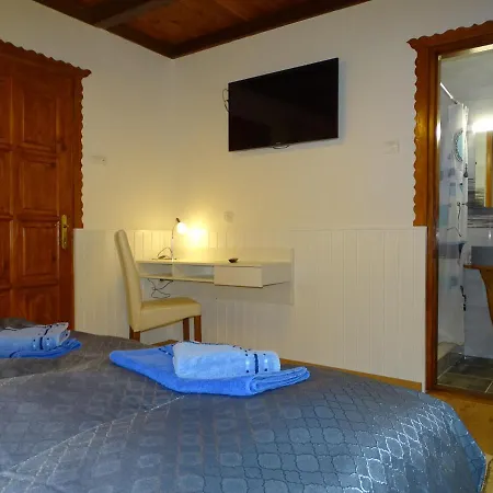 Tavi Vendeghaz Гостевой дом